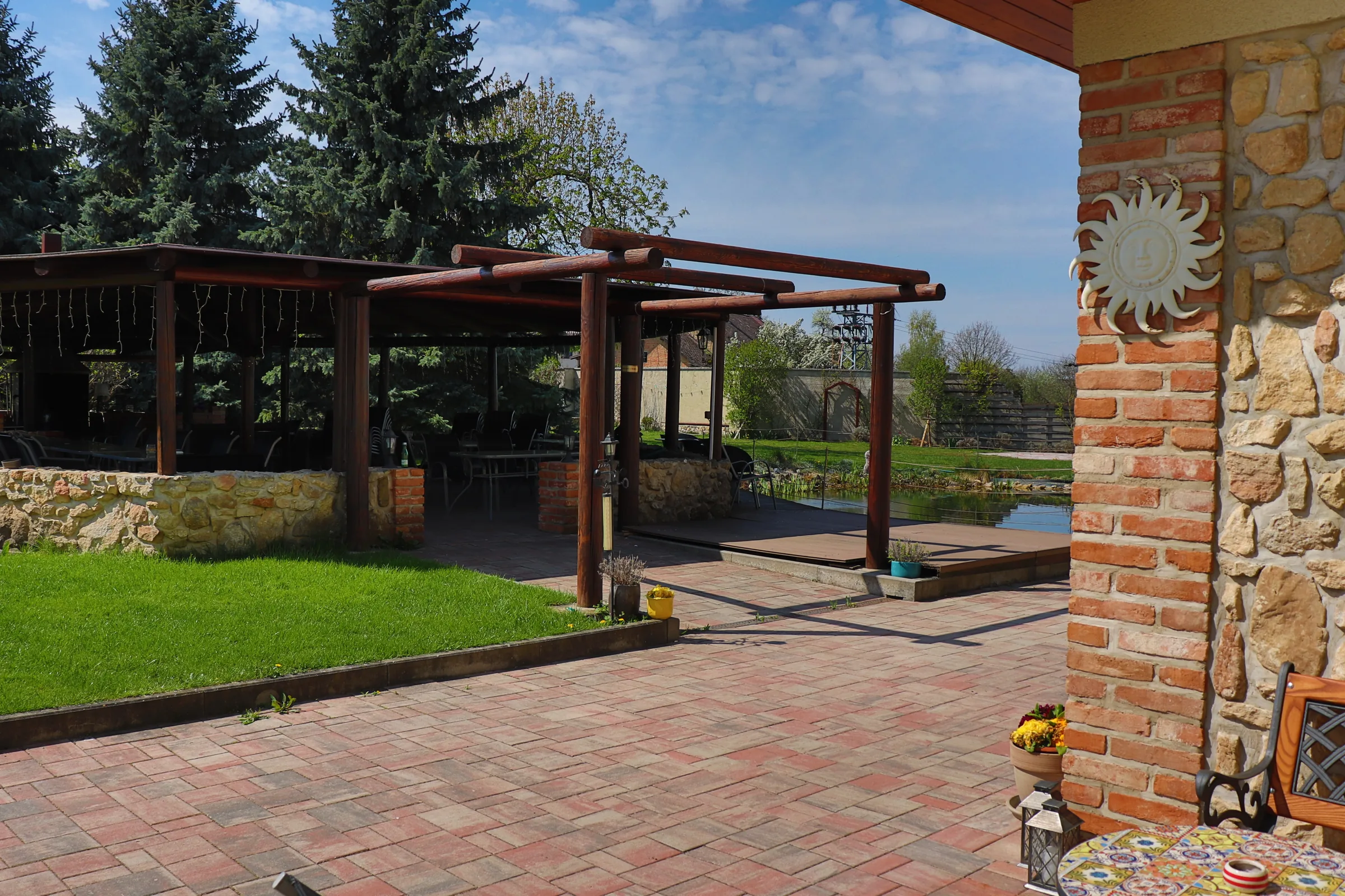 Letní altán pro 50–60 hostů